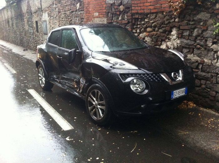 Biella: Pirata della strada sfascia una macchina posteggiata e fugge Biella: Pirata della strada sfascia una macchina posteggiata e fugge