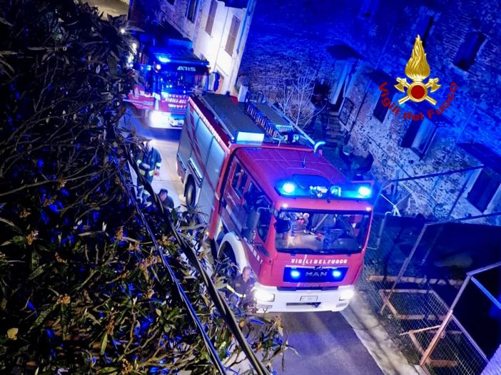 A Brusnengo l'incendio a una canna fumaria, i Vigili del Fuoco hanno evitato il peggio