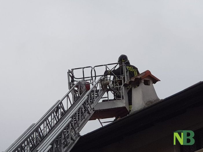 Vigili del Fuoco a Occhieppo Inferiore per l'incendio di una canna fumaria, foto archivio
