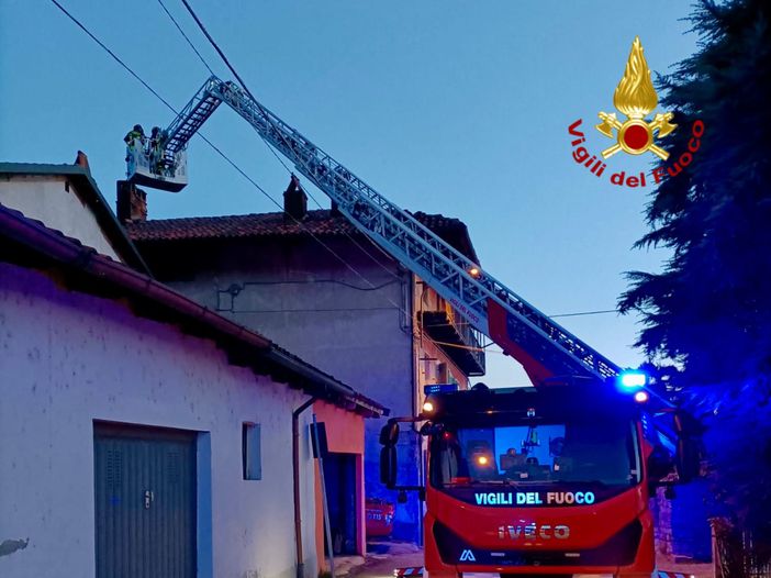Viverone: Fuoco in una canna fumaria, risolto in breve l'intervento dei Vigili del Fuoco