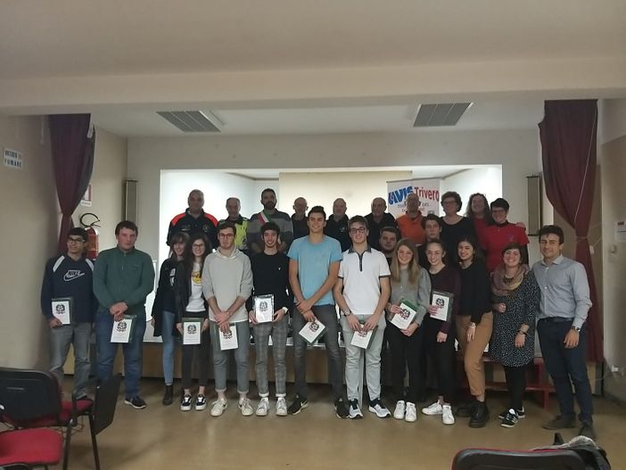 Valdilana: consegnata la Costituzione ai diciottenni dal sindaco Carli e presidente Mirabile