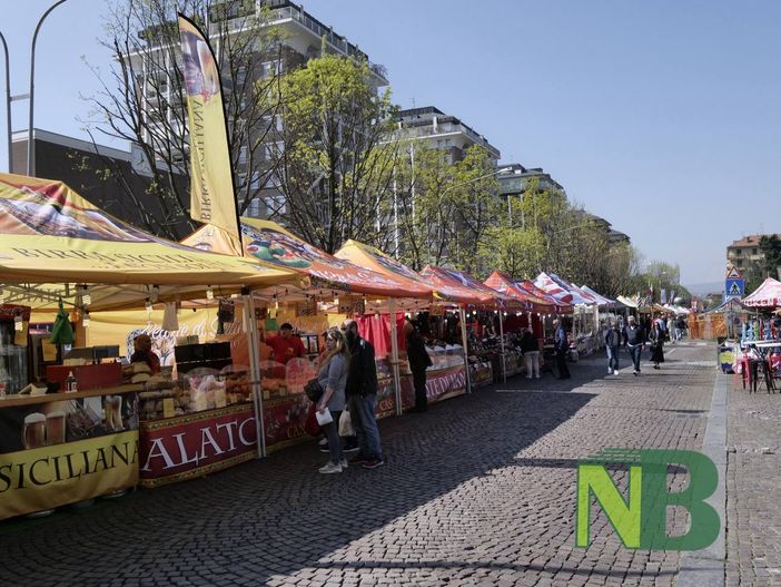 Biella, Mercato internazionale "Regioni d'Europa": un viaggio tra sapori, profumi e tradizioni - Foto di Davide Finatti per newsbiella.it