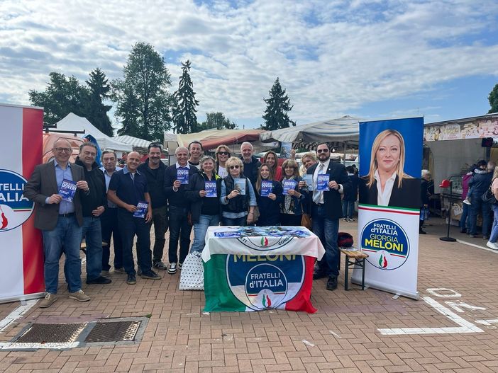 Fratelli d’Italia: gazebo in piazza Falcone a Biella sull'immigrazione