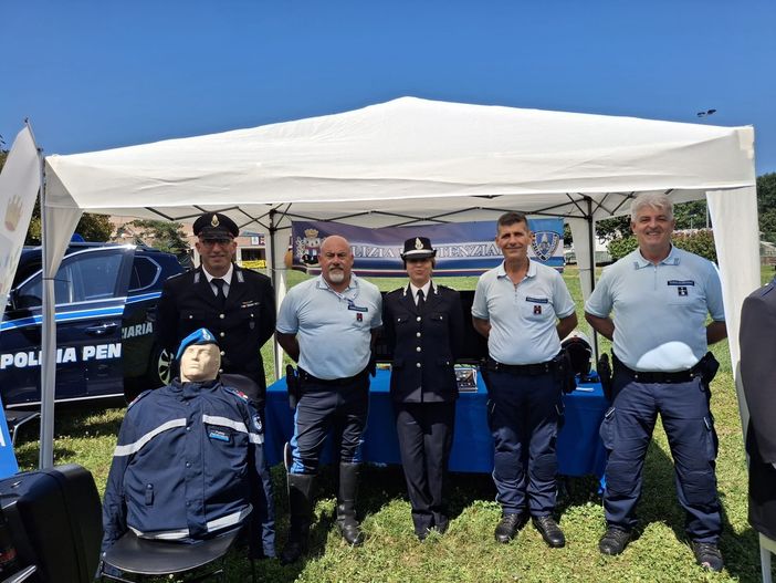 Oltre le sbarre: la Polizia Penitenziaria incontra i cittadini a Mongrando Oltre le sbarre: la Polizia Penitenziaria incontra i cittadini a Mongrando