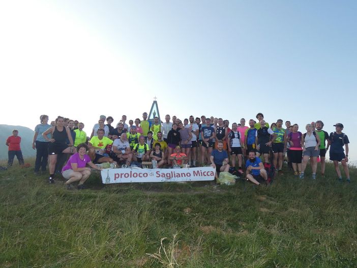 Un’uscita tra sport, natura e solidarietà: sul Monte Cucco per salutare l’estate