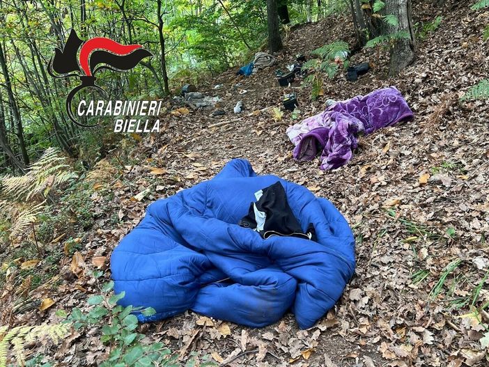 Biella Favaro, manette ai polsi al fermato e all'uomo caduto durante la fuga FOTO