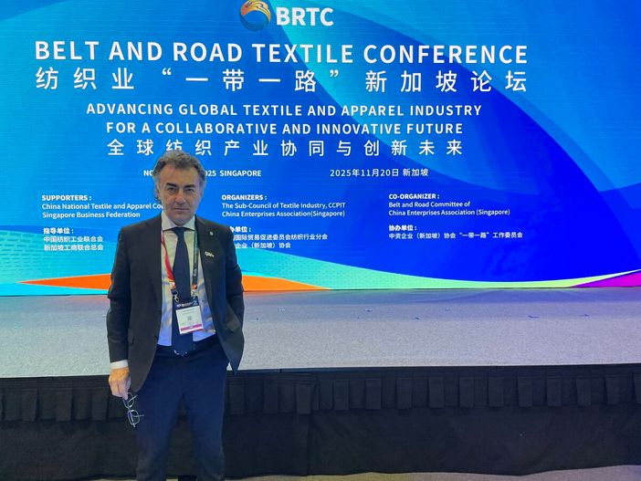 Cristiano Gatti rappresenta l'Italia a Singapore: l'unico italiano a Texpo Asia e "Via della seta" tessile