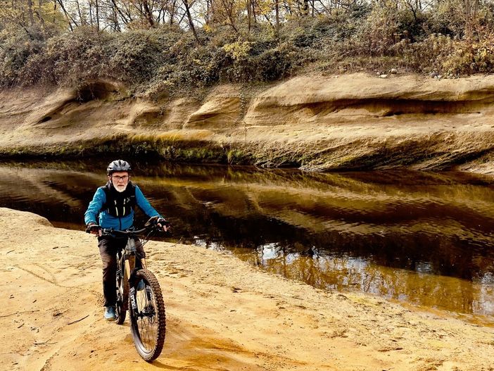 Paesaggi lunari in e-bike: alla scoperta della Baraggia biellese