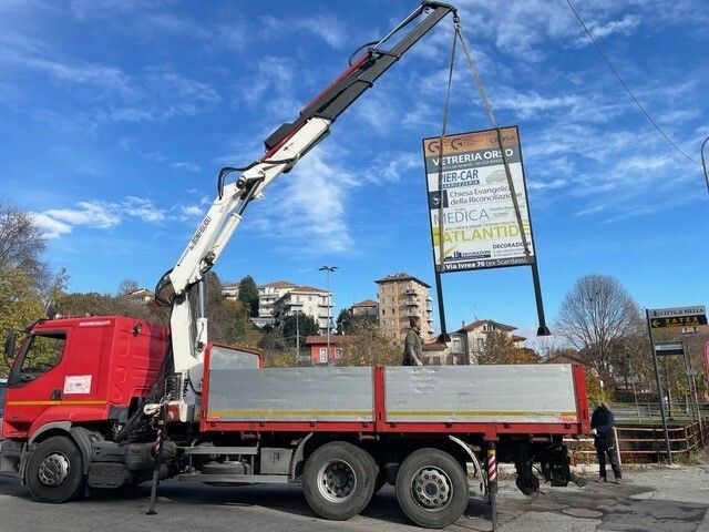 Biella, rimosso il totem dell’Ex Scardassi: addio all’insegna storica di via Ivrea Biella, rimosso il totem dell’Ex Scardassi: addio all’insegna storica di via Ivrea