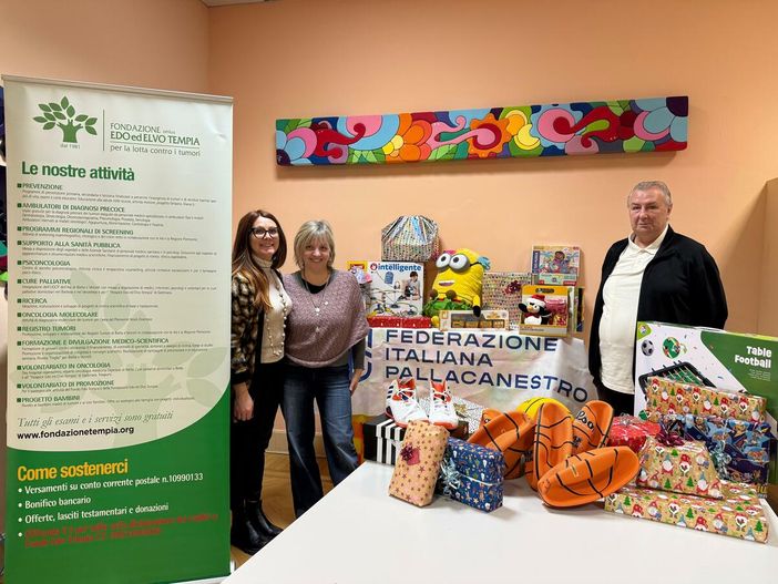 Biella, con il Natale a canestro una grande colletta di giocattoli Biella, con il Natale a canestro una grande colletta di giocattoli