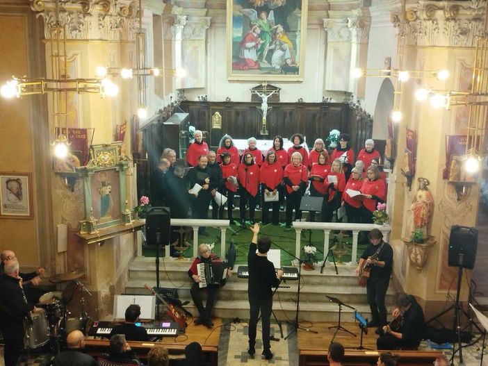 Un Capodanno in coro, grande partecipazione a Piedicavallo per il concerto di Montesinaro (foto di Veronica Rosazza Prin)