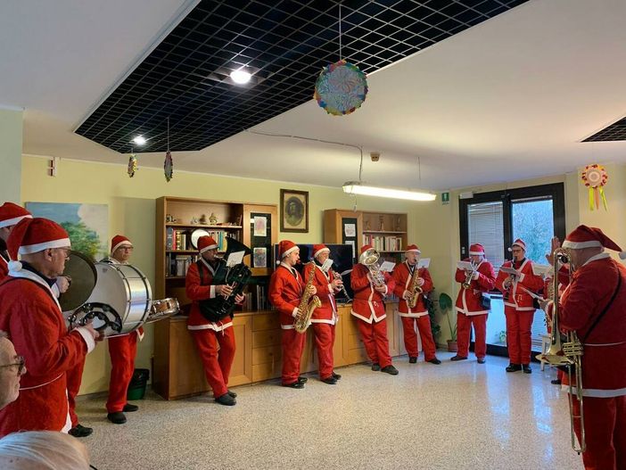 Dorzano, gli ospiti di Città del Sole celebrano le festività - Foto dalla pagina Facebook del Comune di Dorzano