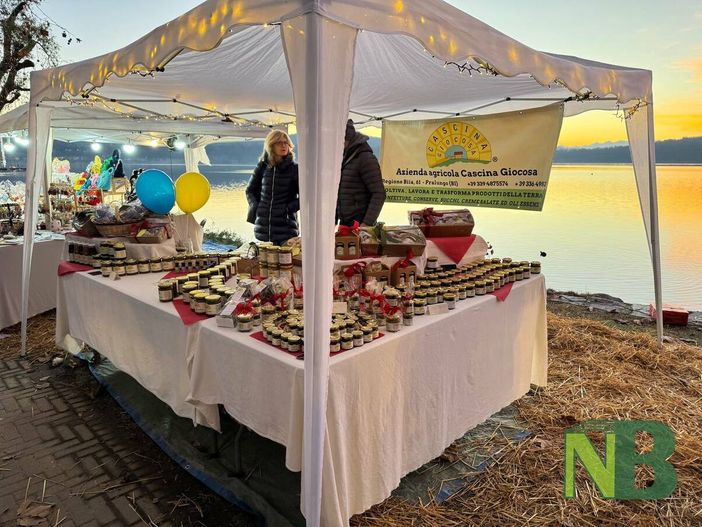 "Natale InCantato" a Viverone: clima mite e un magico tramonto  - Foto di Davide Finatti per newsbiella.it