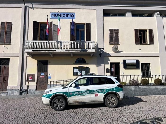 Salussola, tentato danneggiamento alla cabina del semaforo sulla provinciale 143