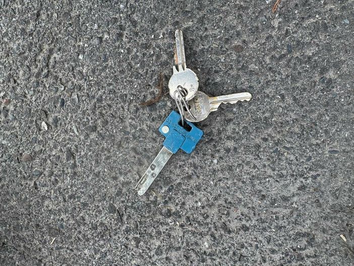 Biella, trovate chiavi per terra: a chi appartengono?