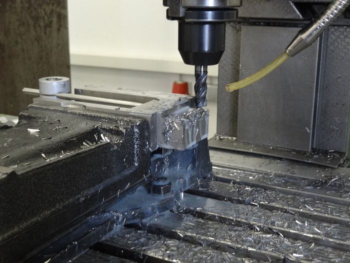 Officina Meccanica cerca Fresatore CNC qualificato Officina Meccanica cerca Fresatore CNC qualificato