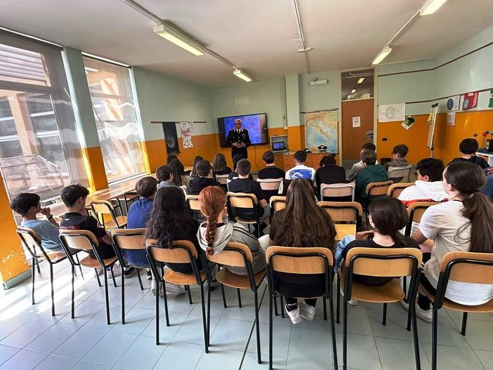 L’Arma dei Carabinieri incontra i cittadini di domani, lezione di legalità e amicizia per gli alunni di Ponderano