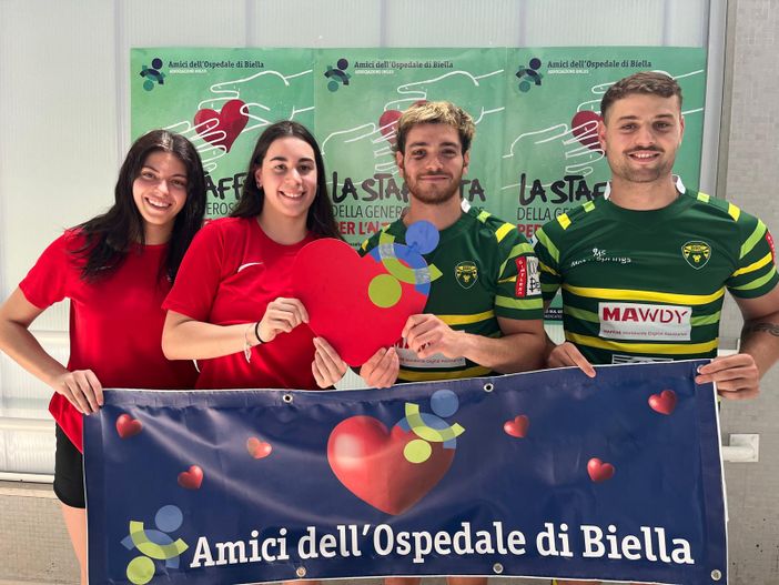 Biella, sport e solidarietà: la staffetta della generosità passa dal Rugby al nuoto.