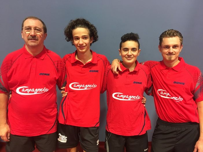 Il capitano Adrian Panaite con Simone Cagna, Vincenzo Carmona ed Eugenio Panzera