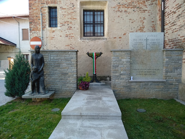 L’area dedicata alla memoria dei Caduti -  Foto Comune di Benna
