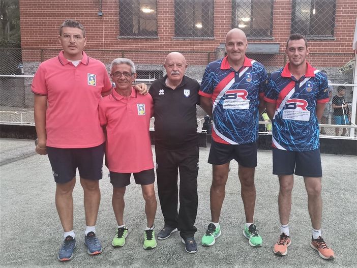 In maglia grigia da destra Gabriele Graziano e Vanni Collet - Foto Federbocce