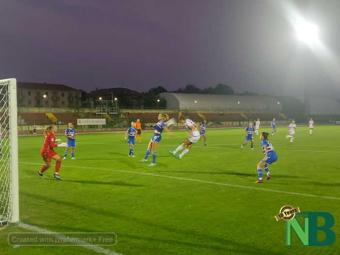 Cristiana Girelli incorna il gol del 3-1 - Foto Alessandro Bozzonetti per newsbiella.it