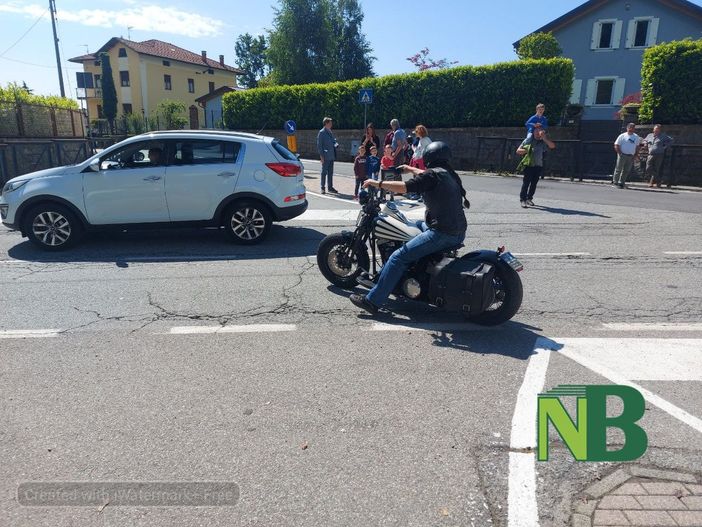 A Ronco una lunga fila di biker rende omaggio ad Andrea Lovero - FOTO e VIDEO Bozzonetti per newsbiella.it A Ronco una lunga fila di biker rende omaggio ad Andrea Lovero - FOTO e VIDEO Bozzonetti per newsbiella.it