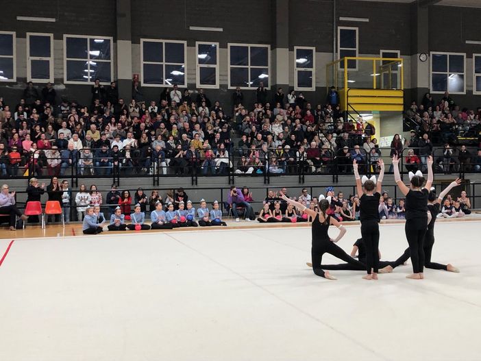 Biella, Rhythmic School festeggia il Natale: un’esibizione spettacolare. Biella, Rhythmic School festeggia il Natale: un’esibizione spettacolare.
