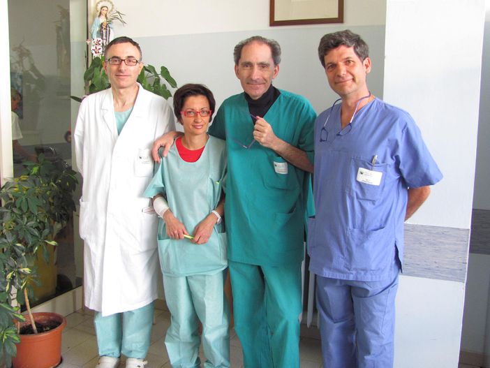 Il dottor Mauro Silvani insieme al suo staff Il dottor Mauro Silvani insieme al suo staff