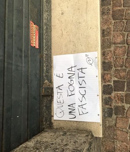 Casapound apre a Biella, scritte con minacce fuori la sede. Infuria la polemica