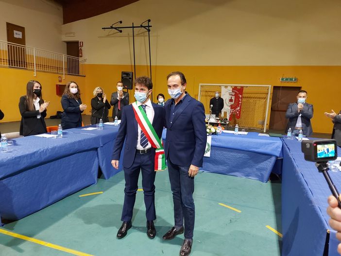 Il sindaco De Faveri ha giurato insieme al Presidente Cirio - Foto Alessandro Bozzonetti Il sindaco De Faveri ha giurato insieme al Presidente Cirio - Foto Alessandro Bozzonetti