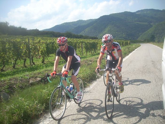 In 90 pedalano da Biella ad Albissola FOTOGALLERY VIDEO