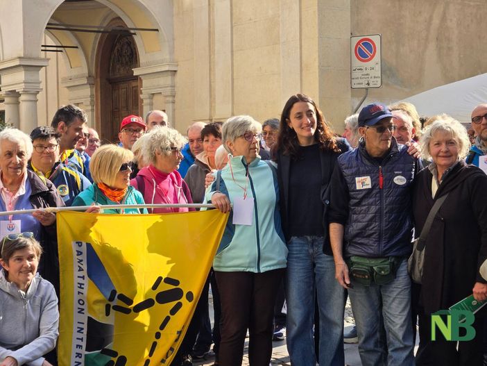 Biella: Grande energia alla camminata solidale per la ricerca sulle malattie renali - Foto Chiarini per newsbiella.it