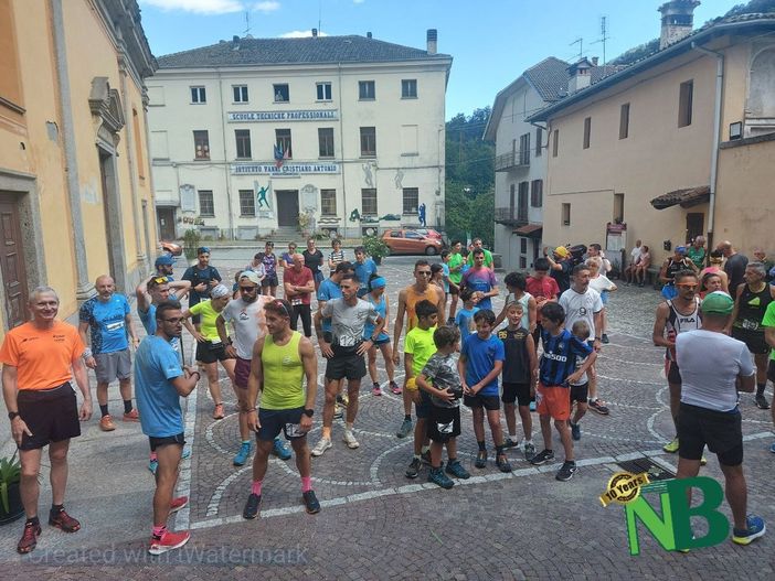 60 podisti in partenza al 6° Giro di Campiglia Cervo, foto e video Bozzonetti per newsbiella.it