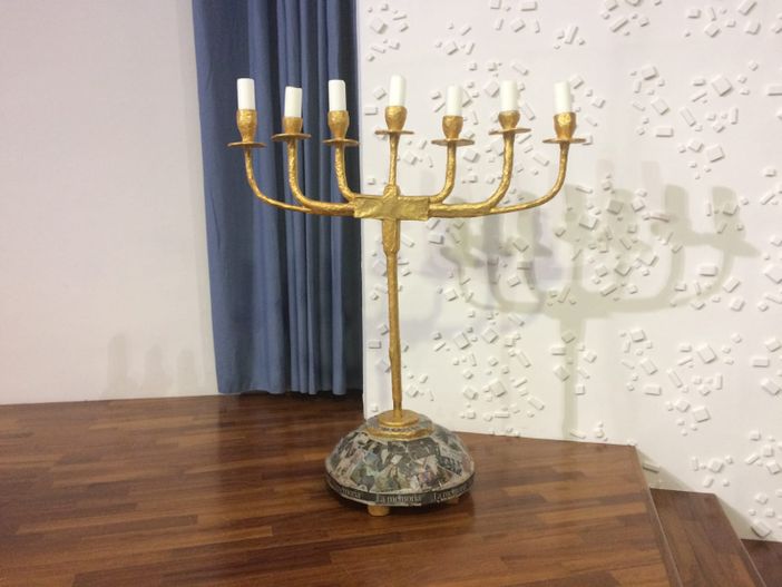 "Son morto con altri cento, son morto ch'ero bambino, passato per il camino, e adesso sono nel vento"