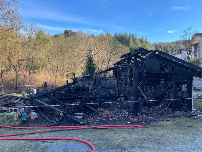 capanno distrutto capanno distrutto