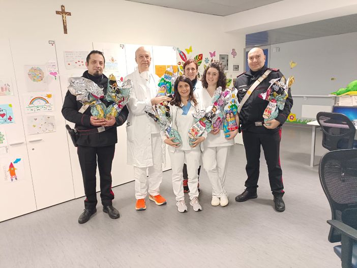 Uova di Pasqua ai bimbi ricoverati in ospedale al Degli Infermi di Biella da parte dei Carabinieri di Candelo Uova di Pasqua ai bimbi ricoverati in ospedale al Degli Infermi di Biella da parte dei Carabinieri di Candelo