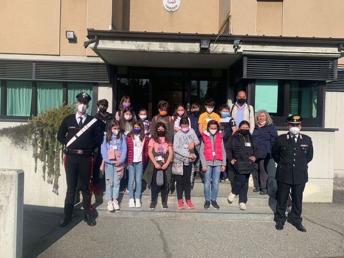 Cultura della legalità: le elementari di Cerrione in visita alla caserma dei Carabinieri di Salussola Cultura della legalità: le elementari di Cerrione in visita alla caserma dei Carabinieri di Salussola