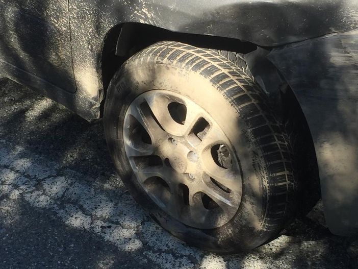 Mongrando: il conducente di un trattore danneggia un'auto in sosta e non si ferma, foto archivio Mongrando: il conducente di un trattore danneggia un'auto in sosta e non si ferma, foto archivio