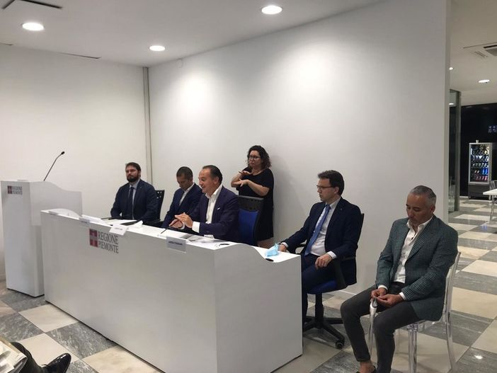 Grandi opere, Cirio scrive a Conte: “Nominiamo tre commissari per Tav, Pedemontana e Asti-Cuneo” Grandi opere, Cirio scrive a Conte: “Nominiamo tre commissari per Tav, Pedemontana e Asti-Cuneo”