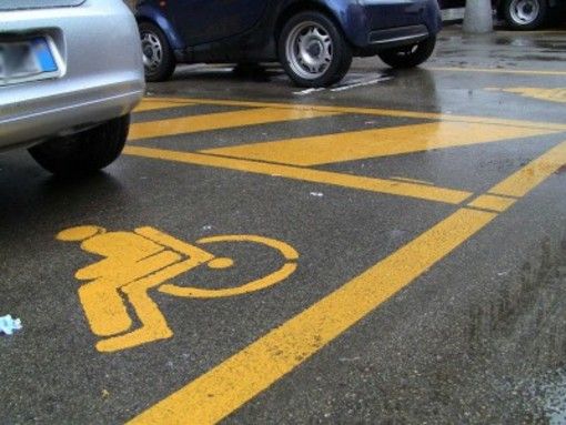 Gaglianico: Lascia senza diritto l’auto nel posto per disabili