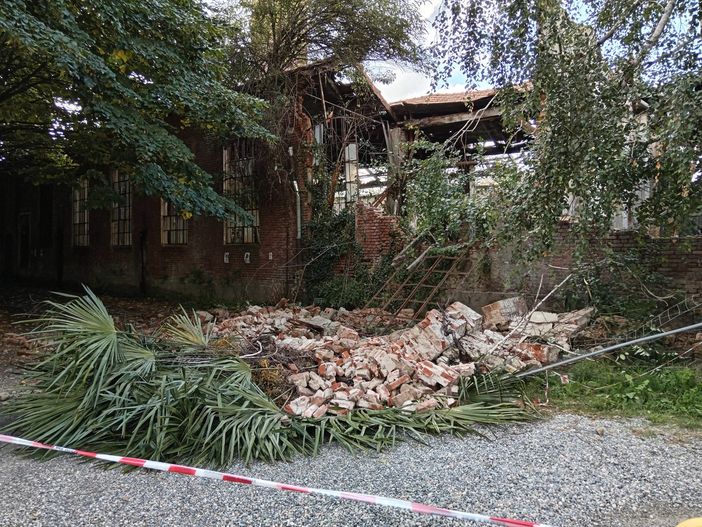Biella: "In via Cottolengo l'ennesimo crollo, aspettiamo che ci scappi il morto?", una lettrice