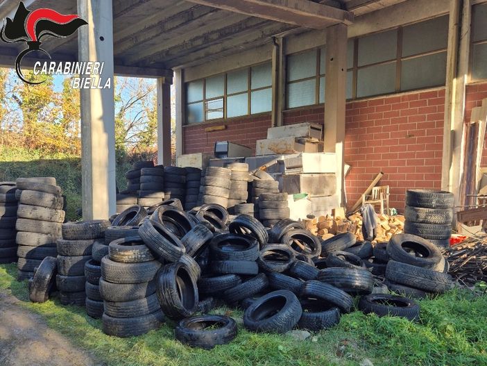 Dorzano: Sorpresi a scaricare pneumatici in un capannone comunale, denunciati tre giovani Dorzano: Sorpresi a scaricare pneumatici in un capannone comunale, denunciati tre giovani