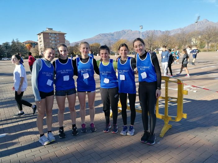 Squadra femminile da sinistra: GARDINI, FERRERO, DUOCCIO, SEGATO, PERONE, MINAZIO, foto sito Itis Biella Squadra femminile da sinistra: GARDINI, FERRERO, DUOCCIO, SEGATO, PERONE, MINAZIO, foto sito Itis Biella