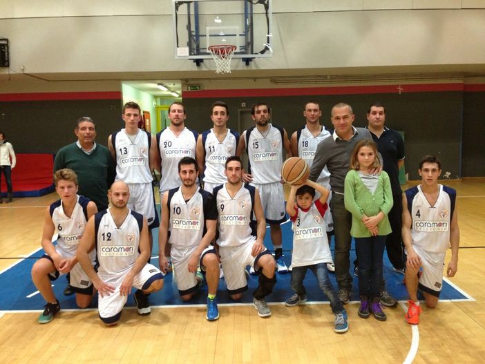 Basket - Teens Cossato sconfitta da Trino è fuori dai play off