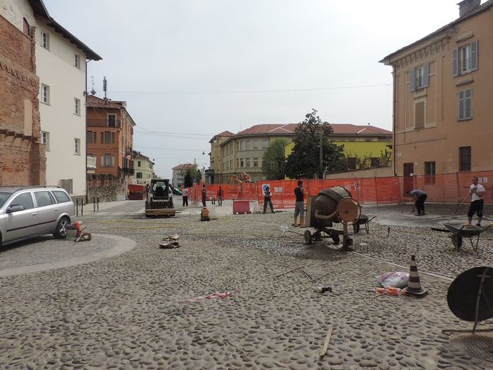 Riaperta la circolazione in piazza Cossato
