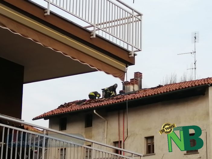 Incendio ad un tetto provocato dalla canna fumaria, in azione Vigili del Fuoco di Biella e di Cossato a Tollegno