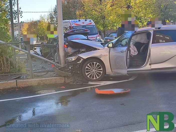 Scontro violento tra auto tra via Rigola e via Salvo D'acquisto a Biella