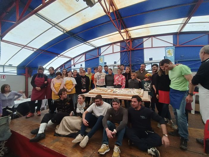 A Massazza una grande torta per la 50° edizione del carnevale benefico A Massazza una grande torta per la 50° edizione del carnevale benefico