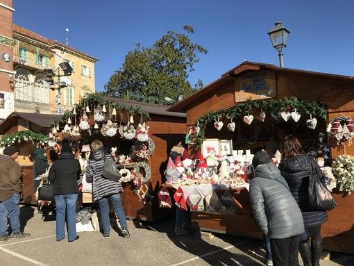 Sordevolo si accende di magia: tutto pronto per il Mercatino degli Angeli, simbolo del Natale biellese